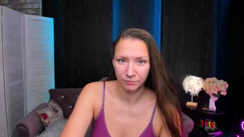 hi im Molly heregreat boobs big heart  warm pussy  online show from 27, 11, 2025