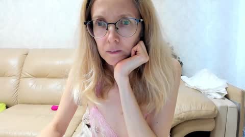 AngelMomm online show from 1, 2, 2025