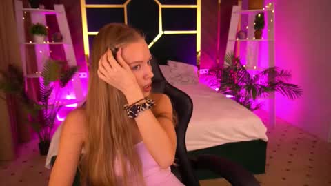 Snapshot of mollyymayy chatting on 5, 12, 2025 mollyymayy online show from 5, 12, 2025