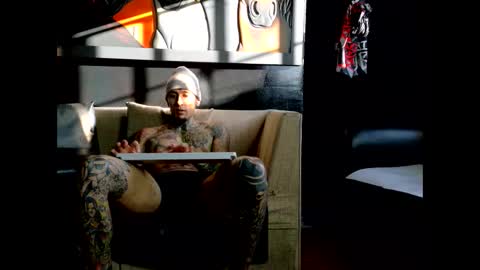 Snapshot of molotov_explosive chatting on 25, 10, 2025 Molotov online show from 25, 10, 2025