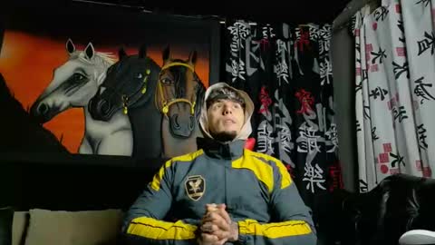 Snapshot of molotov_explosive chatting on 28, 10, 2025 Molotov online show from 28, 10, 2025