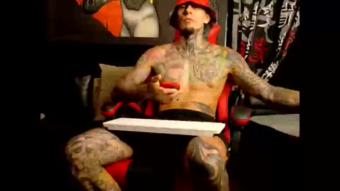 Snapshot of molotov_explosive chatting on 1, 11, 2025 Molotov online show from 1, 11, 2025