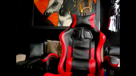 Snapshot of molotov_explosive chatting on 5, 11, 2025 Molotov online show from 5, 11, 2025