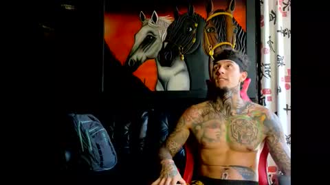 Snapshot of molotov_explosive chatting on 1, 12, 2025 Molotov online show from 1, 12, 2025