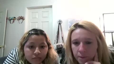 Snapshot of molovescows chatting on 16, 12, 2025 Bbymoxoxo online show from 16, 12, 2025