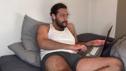 molten_escargot online show from 22, 12, 2024