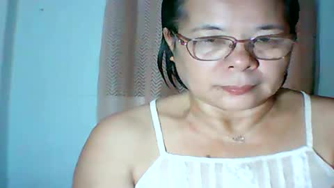 Snapshot of mombastic55 chatting on 18, 5, 2026 mombastic55 online show from 18, 5, 2026