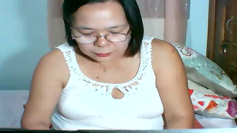 Snapshot of mombastic55 chatting on 23, 5, 2026 mombastic55 online show from 23, 5, 2026
