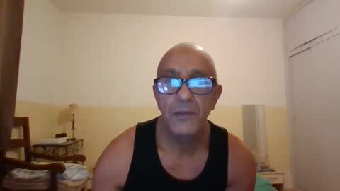 Snapshot of moment71200 chatting on 17, 11, 2025 moment71200 online show from 17, 11, 2025