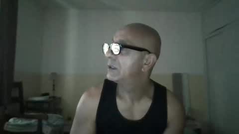 Snapshot of moment71200 chatting on 19, 11, 2025 moment71200 online show from 19, 11, 2025