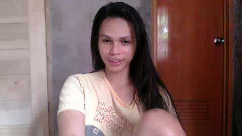 Snapshot of momi_khem019 chatting on 1, 3, 2025 MOMIKHEM online show from 1, 3, 2025