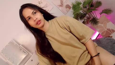 Snapshot of momi_khem019 chatting on 19, 9, 2025 MOMIKHEM online show from 19, 9, 2025