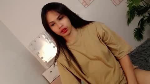 Snapshot of momi_khem019 chatting on 4, 10, 2025 MOMIKHEM online show from 4, 10, 2025