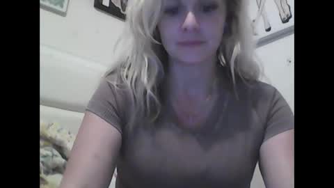 Snapshot of mommabearanpoppabear850 chatting on 28, 9, 2025 mommabearanpoppabear850 online show from 28, 9, 2025