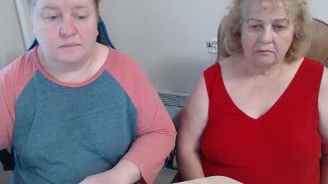 Snapshot of mommy99x chatting on 2, 12, 2025 Mommy99X online show from 2, 12, 2025