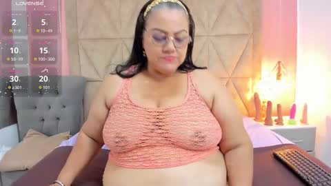 Snapshot of mommy_cute chatting on 1, 10, 2025 Jelitza online show from 1, 10, 2025