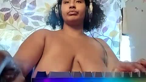 Snapshot of mommybubbles chatting on 6, 10, 2025 Mommy bubbles online show from 6, 10, 2025