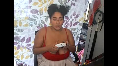 Snapshot of mommybubbles chatting on 28, 11, 2025 Mommy bubbles online show from 28, 11, 2025