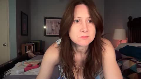 Snapshot of mommygoddessl chatting on 15, 9, 2025 Goddess L online show from 15, 9, 2025