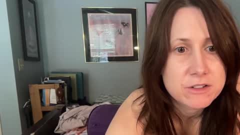 Snapshot of mommygoddessl chatting on 6, 10, 2025 Goddess L online show from 6, 10, 2025