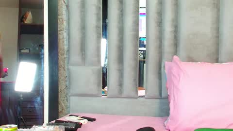 Snapshot of mommywebcam chatting on 14, 12, 2025 DINAH online show from 14, 12, 2025