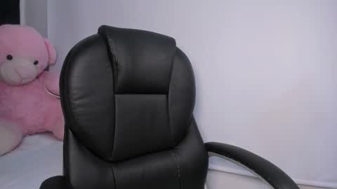 Momo  online show from 11, 3, 2026