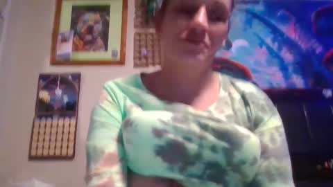 Snapshot of momx4 chatting on 5, 4, 2026 momx4 online show from 5, 4, 2026