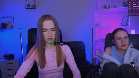 Snapshot of mona_cloud chatting on 6, 11, 2025 Mona online show from 6, 11, 2025