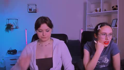 Snapshot of mona_cloud chatting on 9, 11, 2025 Mona online show from 9, 11, 2025