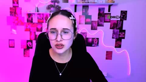 Mona  online show from 4, 3, 2026