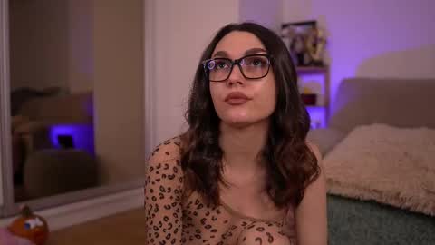 Snapshot of mona_lisss chatting on 16, 11, 2025 Mona Lisss online show from 16, 11, 2025