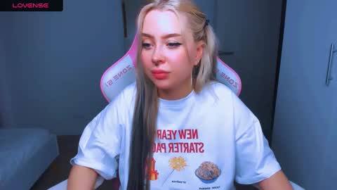 Snapshot of monalauu chatting on 11, 1, 2025 online show from 11, 1, 2025