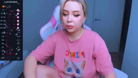 Snapshot of monalauu chatting on 10, 2, 2025 online show from 10, 2, 2025