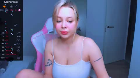 Snapshot of monalauu chatting on 24, 2, 2025 online show from 24, 2, 2025