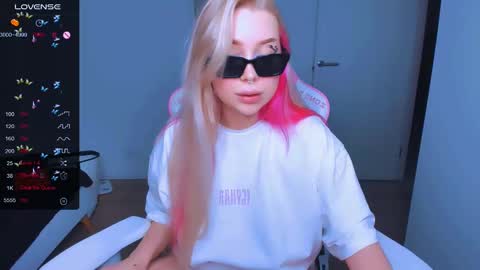 Snapshot of monalauu chatting on 11, 3, 2025 online show from 11, 3, 2025