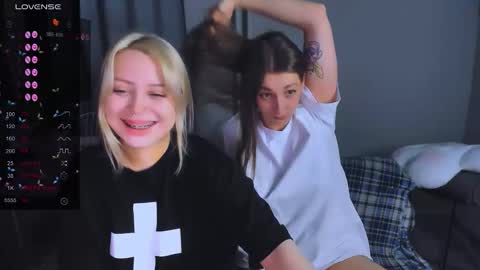 Snapshot of monalauu chatting on 20, 12, 2025 online show from 20, 12, 2025