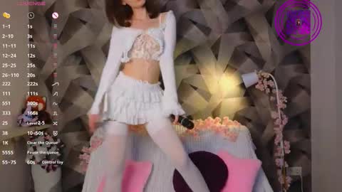 Snapshot of monanoir chatting on 4, 12, 2025 Mona online show from 4, 12, 2025