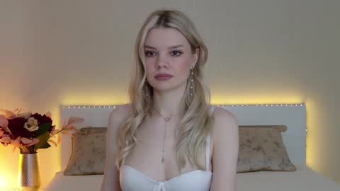 Monaxxx  online show from 18, 12, 2024