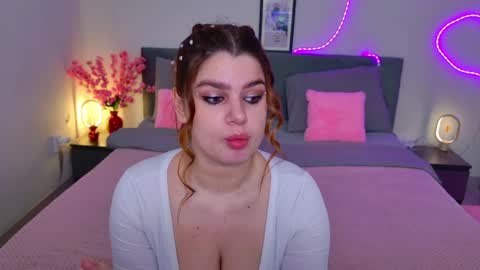 Snapshot of moneyforpeaches chatting on 8, 5, 2026 moneyforpeaches online show from 8, 5, 2026