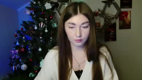 Snapshot of monica_sweets chatting on 14, 11, 2025 sweet girl and shine body online show from 14, 11, 2025