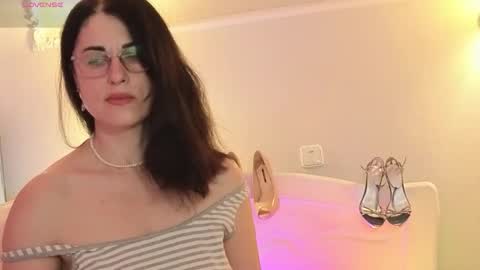 monicaluxxx online show from 12, 4, 2026