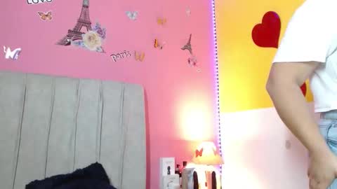 Snapshot of monickhot303av chatting on 12, 9, 2025 monickhot303av online show from 12, 9, 2025