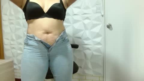 Snapshot of monickhot303av chatting on 16, 12, 2025 monickhot303av online show from 16, 12, 2025