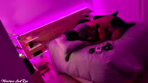 Snapshot of moniqueandrye chatting on 22, 11, 2025 Monique Rye online show from 22, 11, 2025