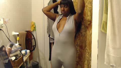 Snapshot of moniquemiles chatting on 8, 2, 2025 Monique Miles online show from 8, 2, 2025