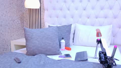 Snapshot of monserratpeter chatting on 13, 12, 2025 MonserratPeter online show from 13, 12, 2025