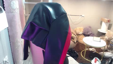 Snapshot of monstercockselfsuck chatting on 13, 9, 2025 ELYSE A SIMPLE GIRL online show from 13, 9, 2025