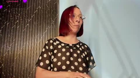Snapshot of moolly_evanz chatting on 3, 7, 2026 moolly_evanz online show from 3, 7, 2026