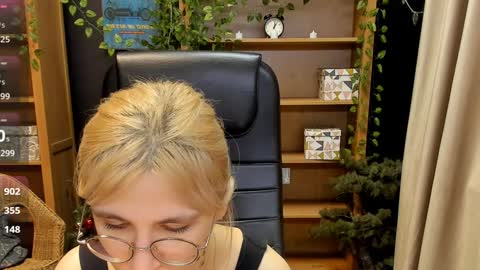 Snapshot of moon13152 chatting on 22, 12, 2024 Katrin online show from 22, 12, 2024