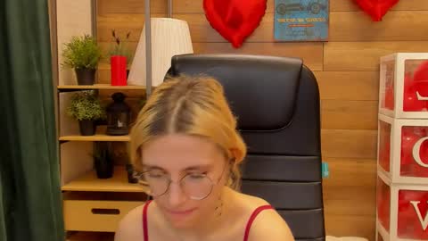 Snapshot of moon13152 chatting on 20, 2, 2025 Katrin online show from 20, 2, 2025